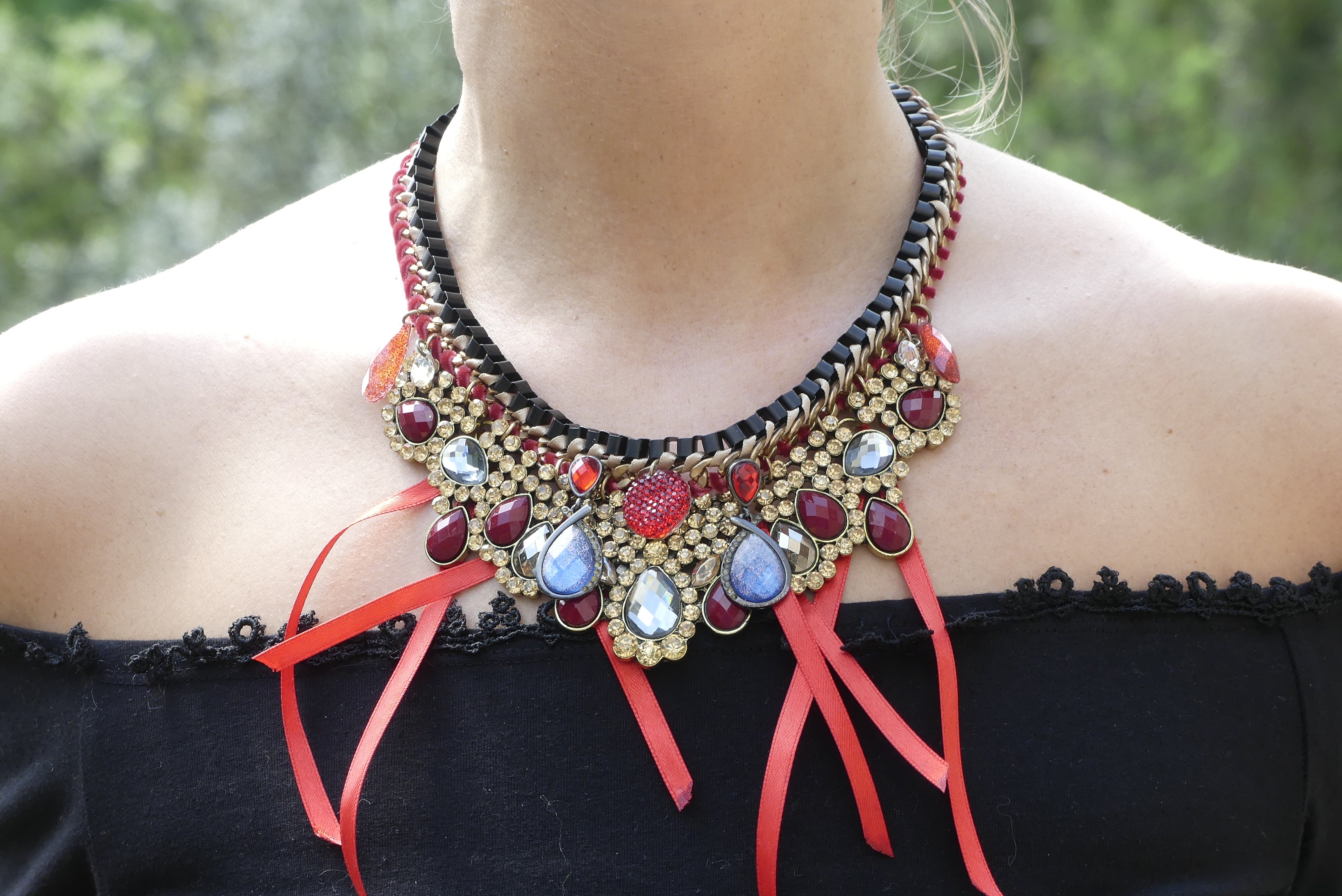 Collier strass rouges
