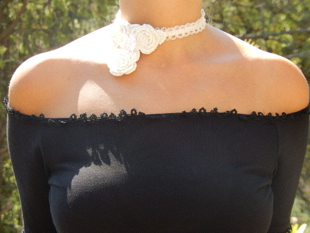 Ras de cou fleurs au crochet