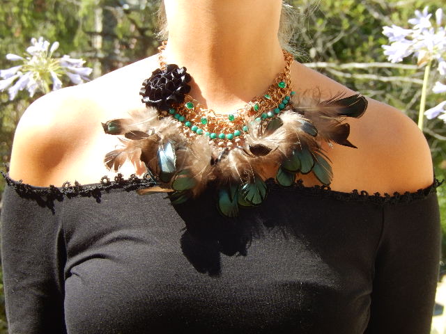 Collier plumes vertes