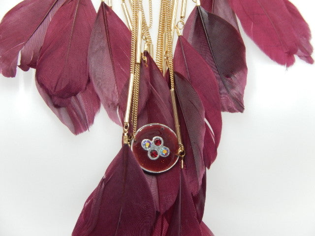 Collier plumes bordeaux