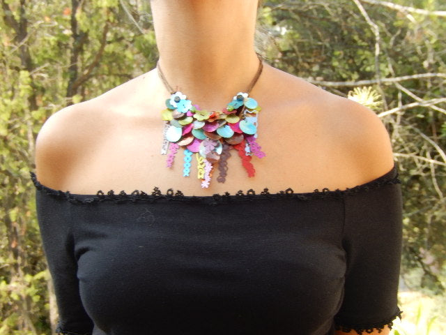 Collier fleurs en nacre multicolore