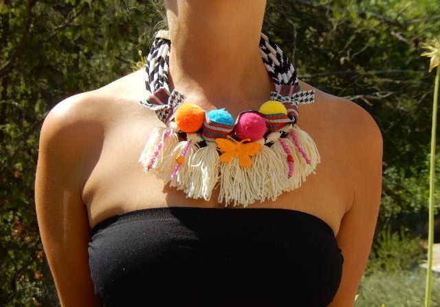 Collier pompons colorés