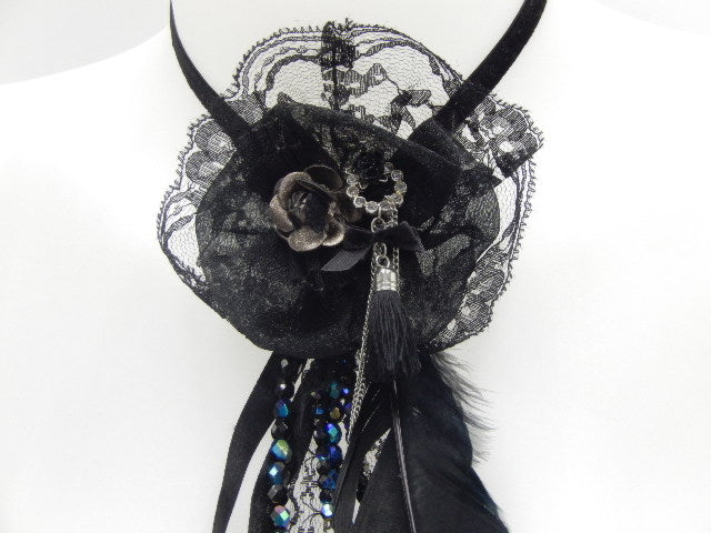 Collier médaillon dentelle noire