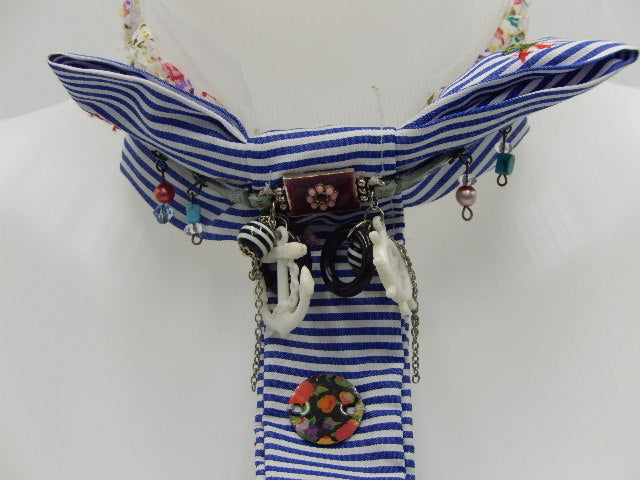 Collier nœud bleu marine