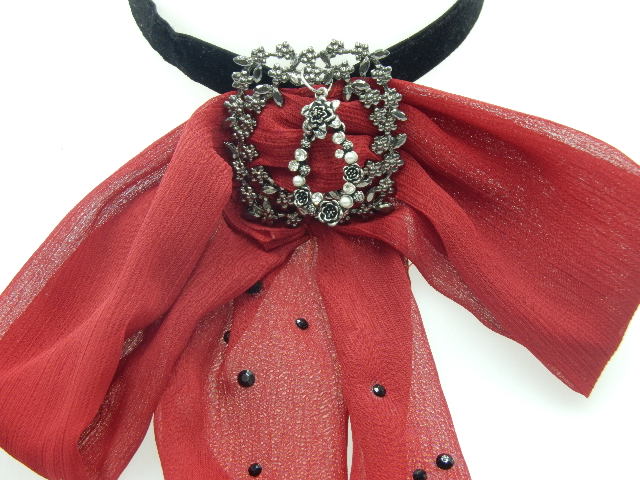 Ras de cou nœud rouge