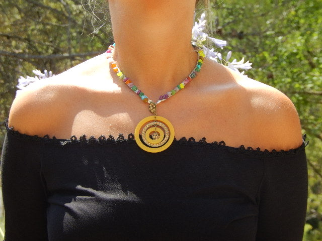 Collier tour de cou multicolore