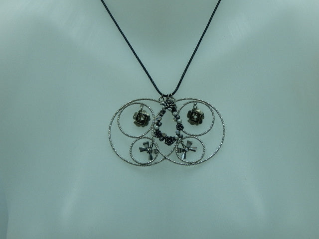 Collier anneaux nœud