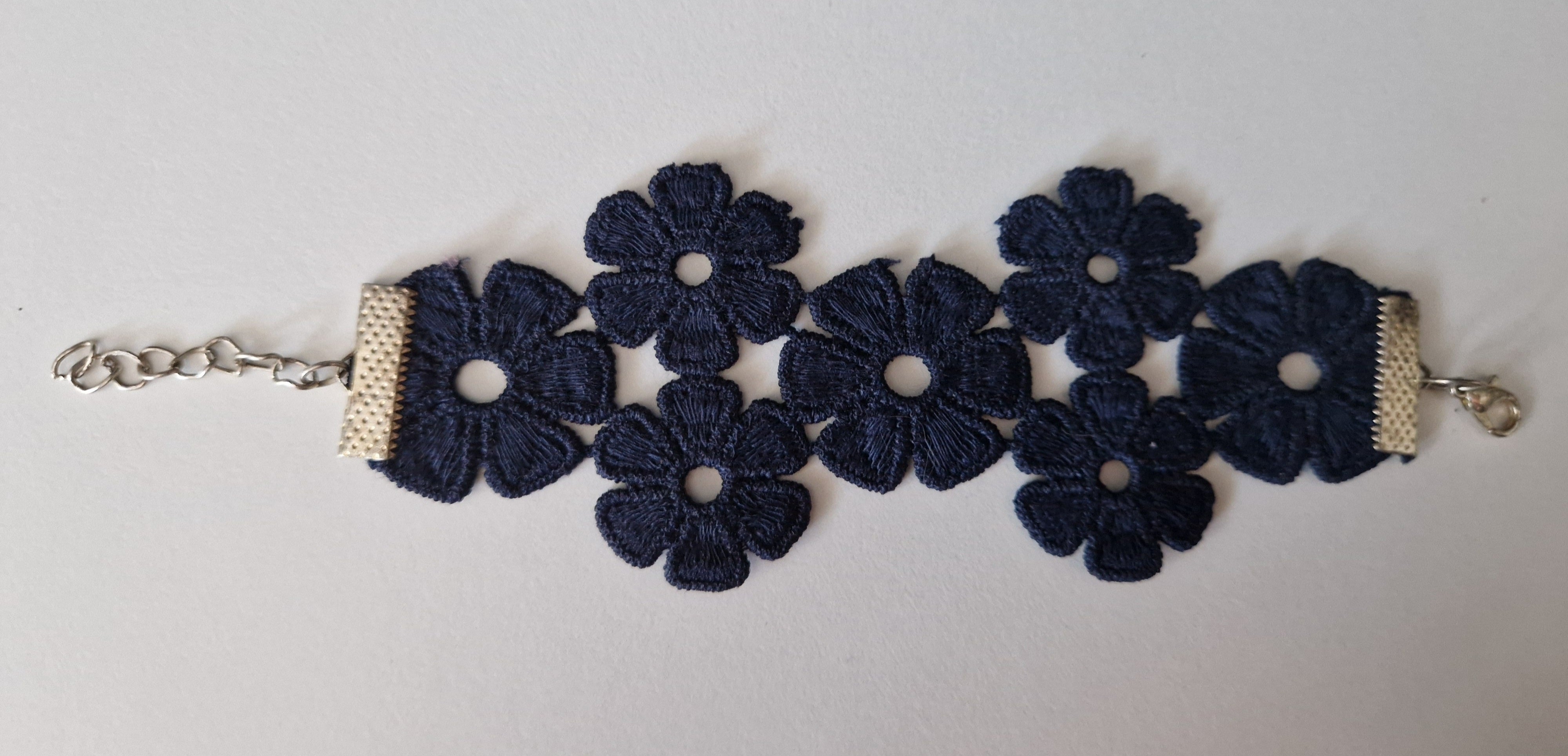 Bracelet fleurs bleu marine