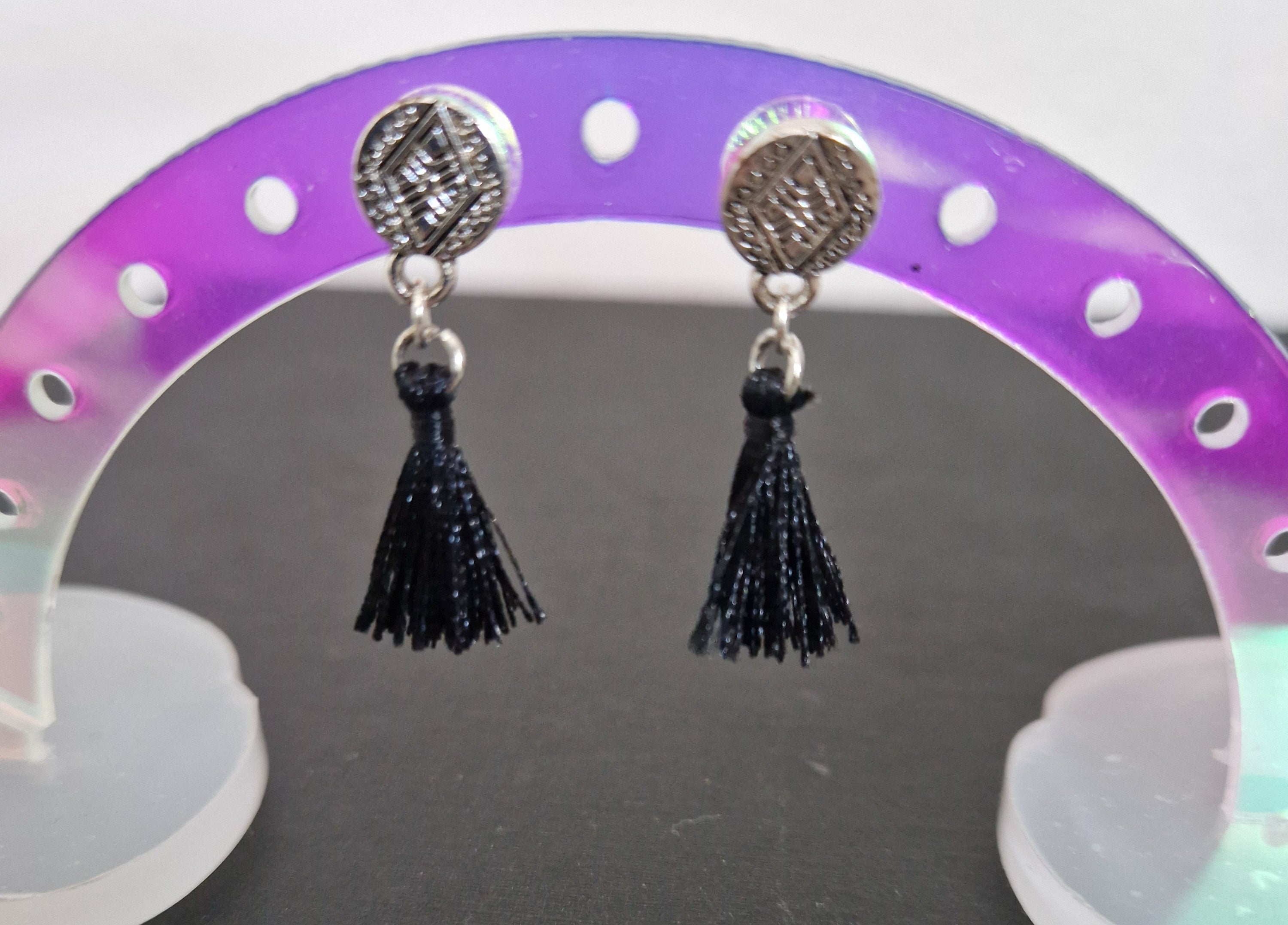 Boucles d'oreilles Pompons noirs