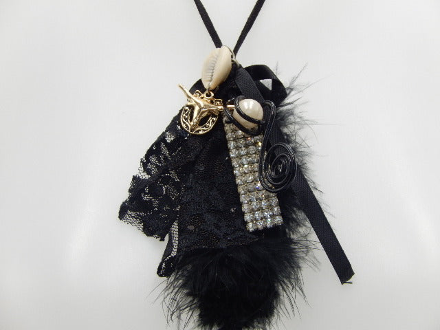 Collier pompons, fourrure et tête de buffle