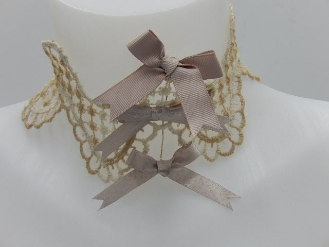 Ras de cou dentelle nœud