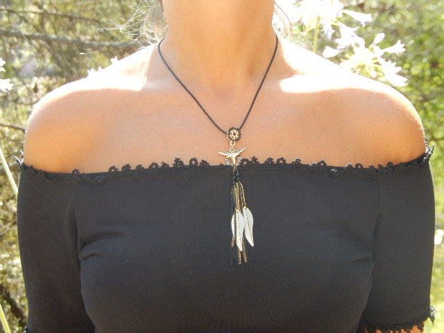 Collier feuille doré