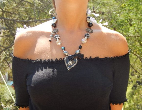 Collier cœur noir