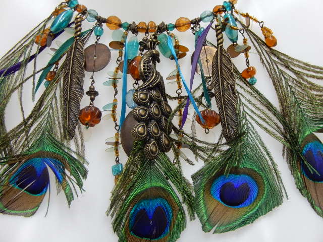 Collier paon majestueux