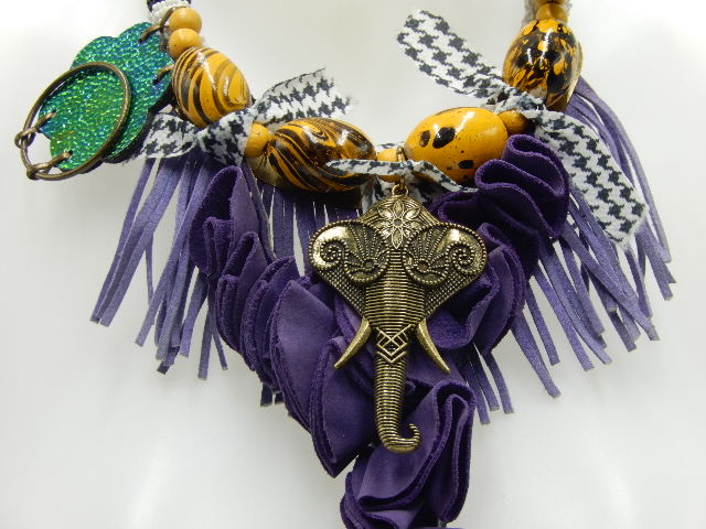 Collier éléphant violet et jaune