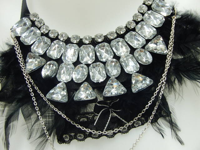 Collier rivière et plumes