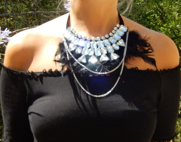 Collier rivière et plumes