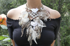 Collier plumes beiges