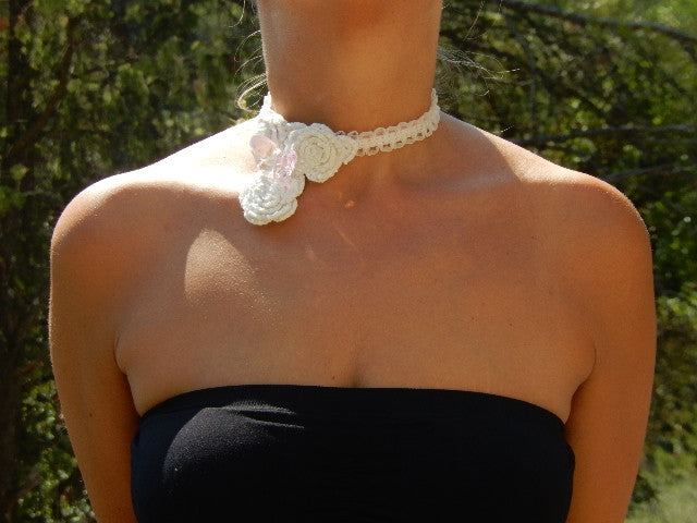 Ras de cou fleurs au crochet