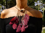 Collier plumes bordeaux
