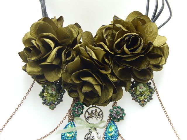 Collier mousse