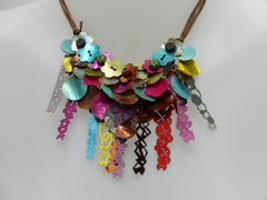 Collier fleurs en nacre multicolore