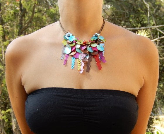 Collier fleurs en nacre multicolore