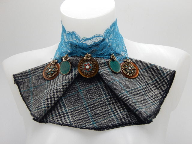 Collier lavallière et médaillons