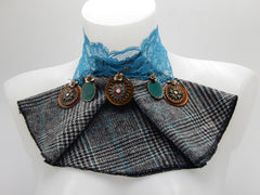 Collier lavallière et médaillons