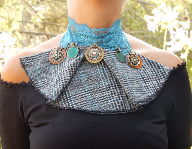 Collier lavallière et médaillons