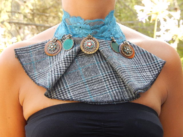 Collier lavallière et médaillons