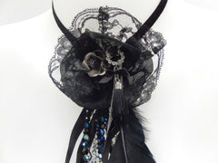 Collier médaillon dentelle noire