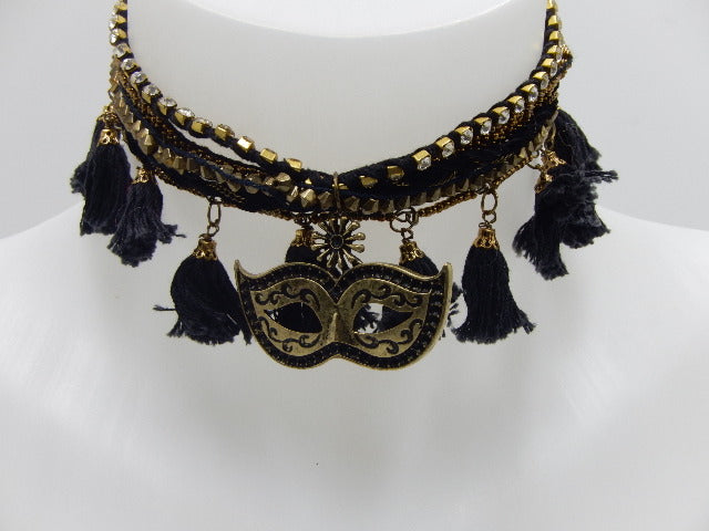 Ras de cou masque et pompons