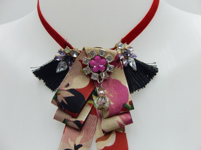 Collier lavallière fleurie