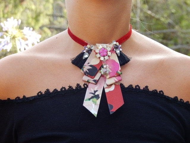 Collier lavallière fleurie