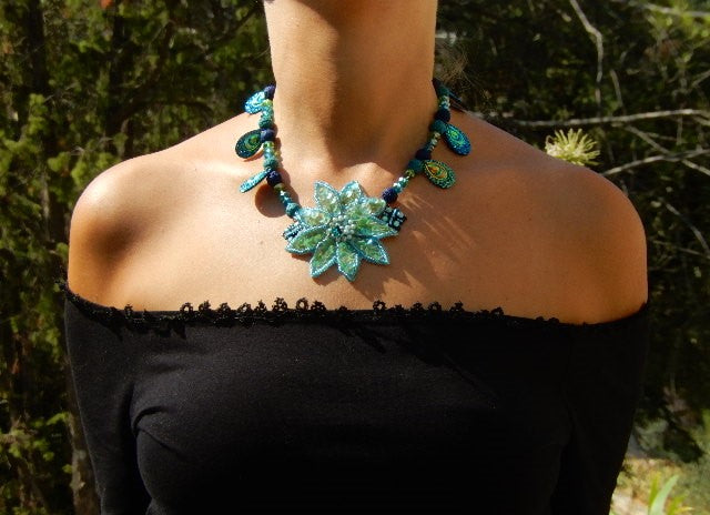 Collier fleur strass turquoise