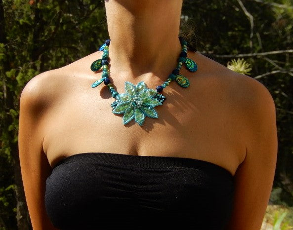 Collier fleur strass turquoise