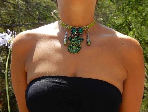 Ras de cou baroque vert