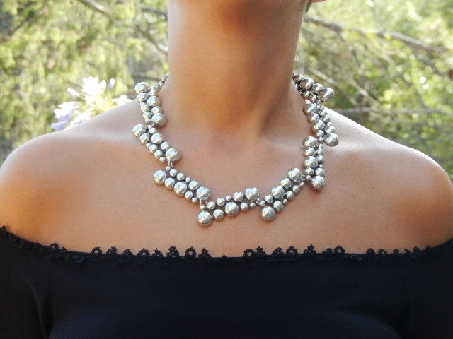 Collier boules zig zag