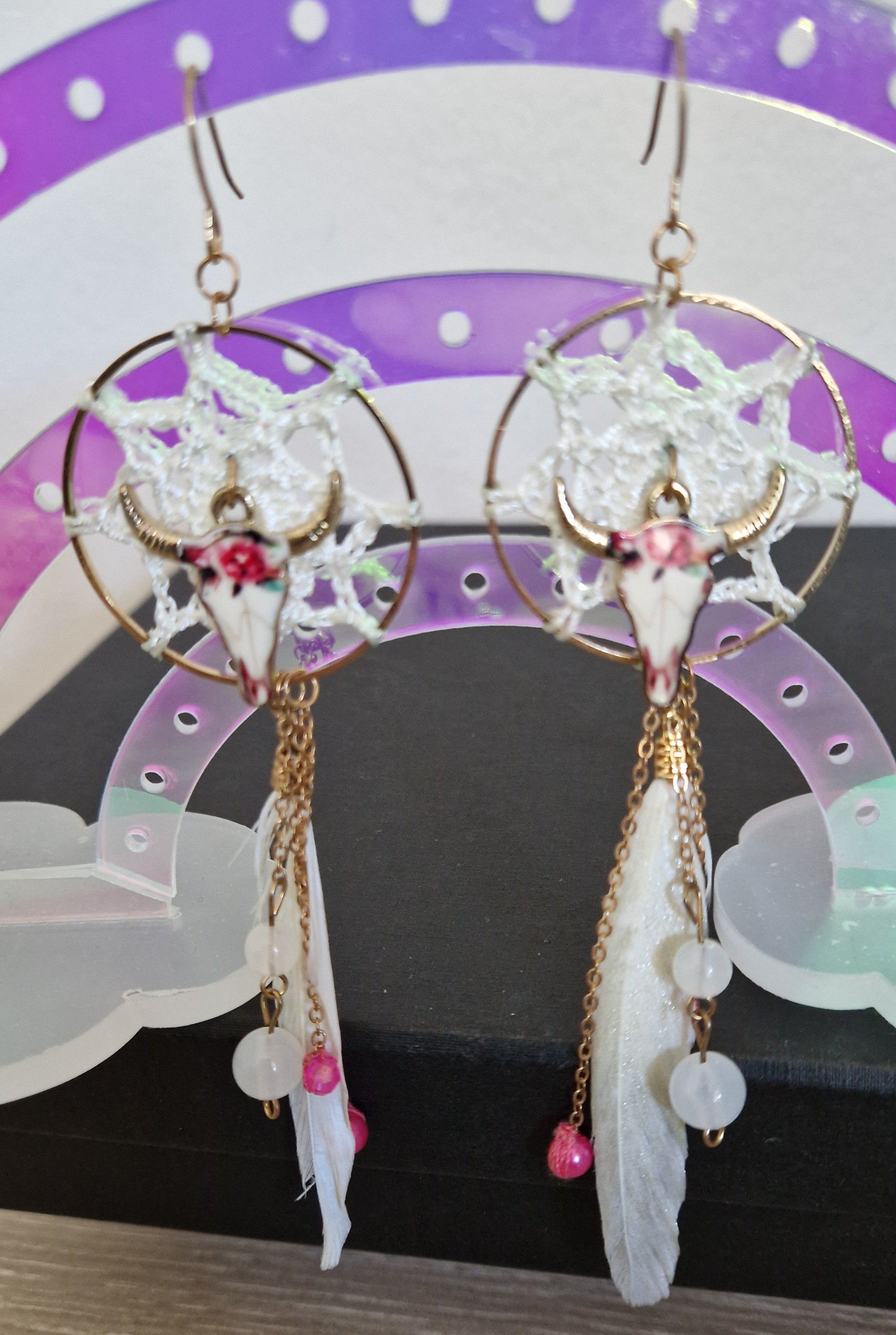 Créole tête de buffle blanche et plumes