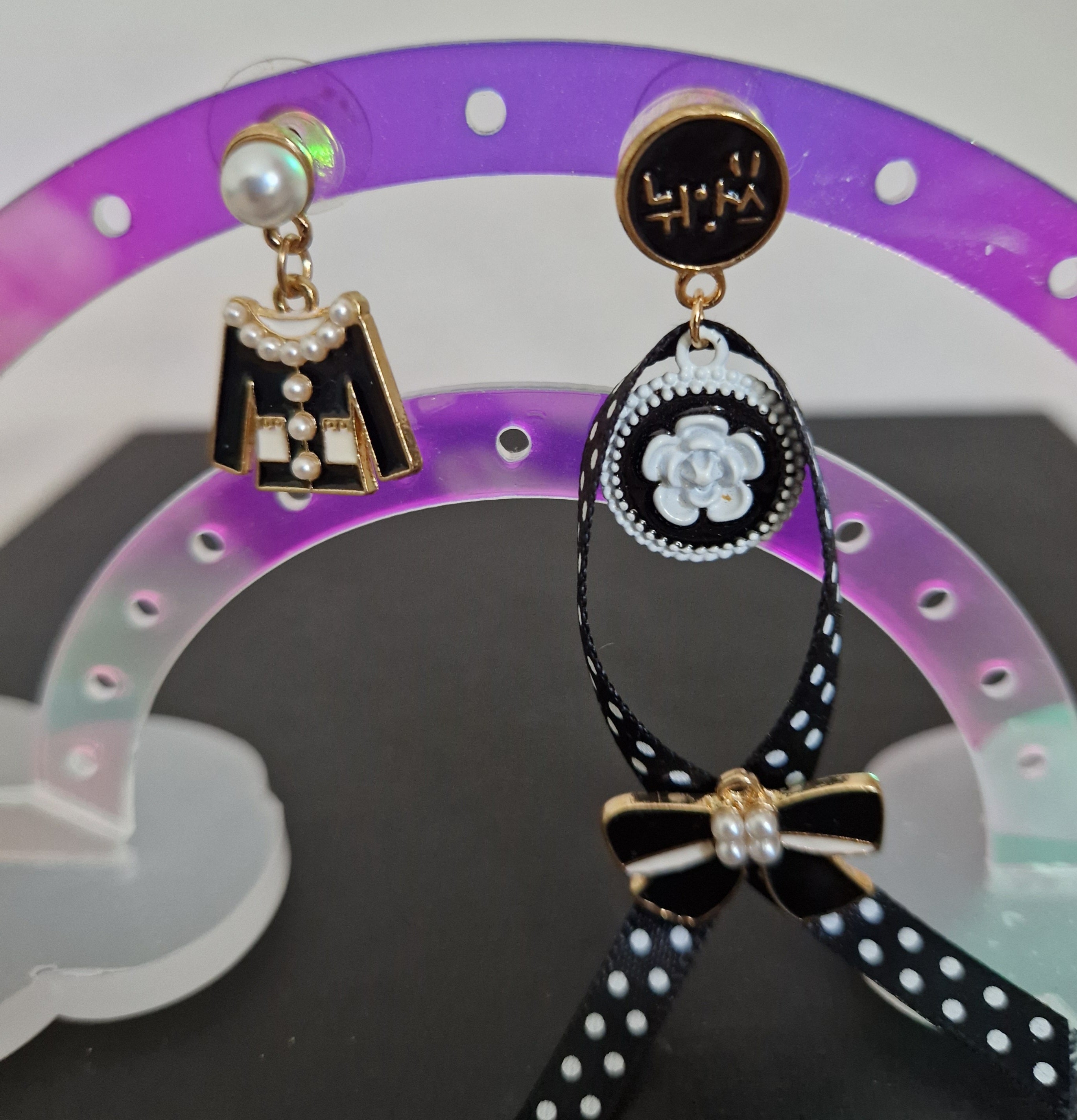 Boucles d'oreilles dépareillées