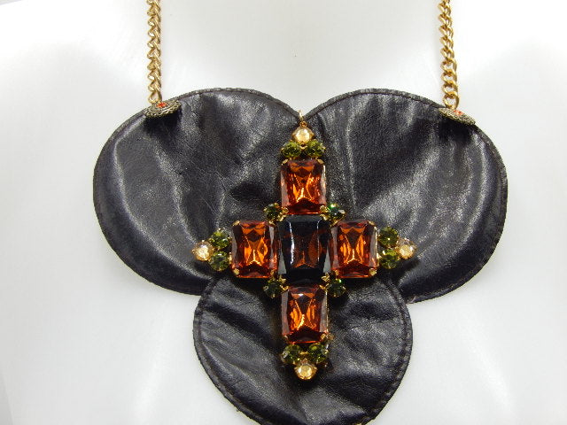 Collier cuir croix