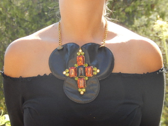 Collier cuir croix