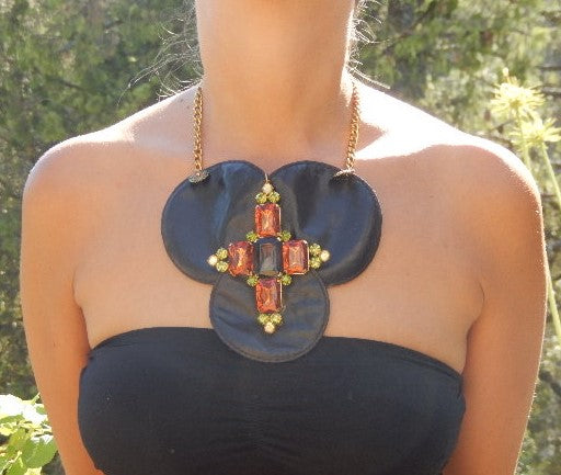 Collier cuir croix