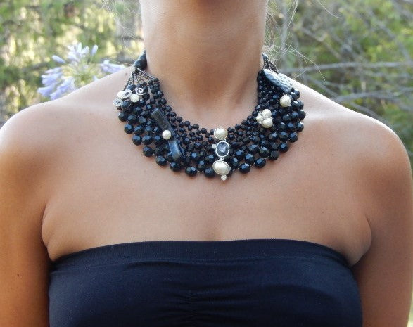 Collier col en perles noires