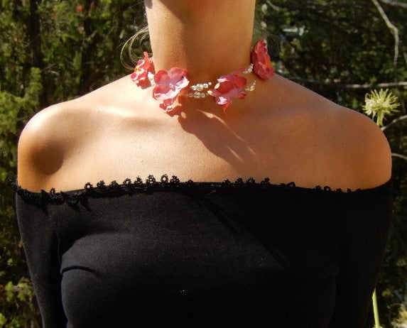 Ras de cou double rang de fleurs roses