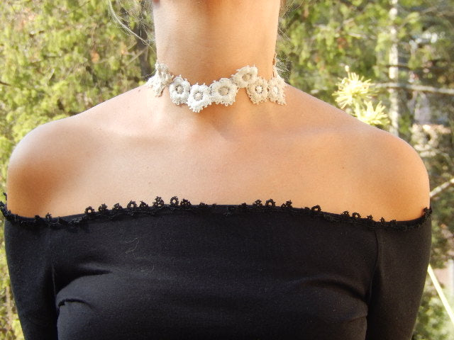 Ras de cou dentelle beige