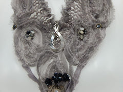 Plastron dentelle gris