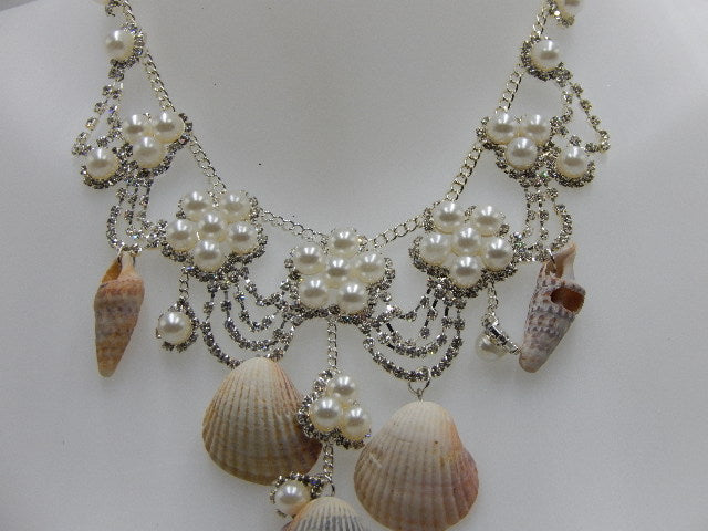 Collier strass et coquillage