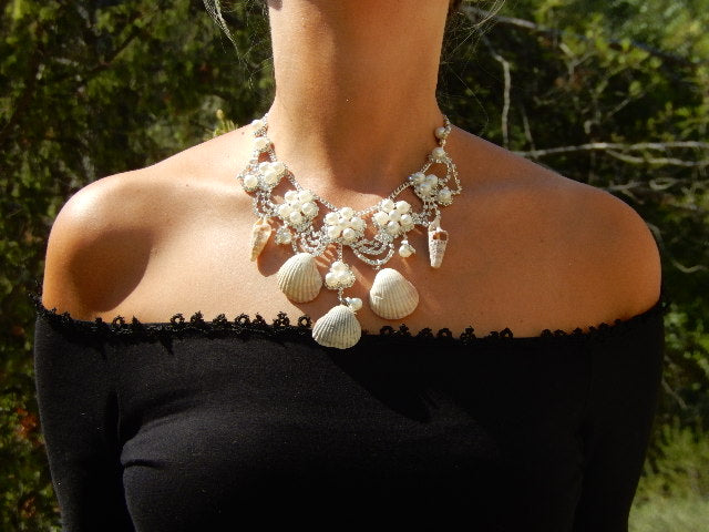 Collier strass et coquillage